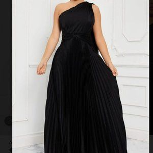 NWT Fashion Nova Athena Pleated Maxi Dress in Black SZ L